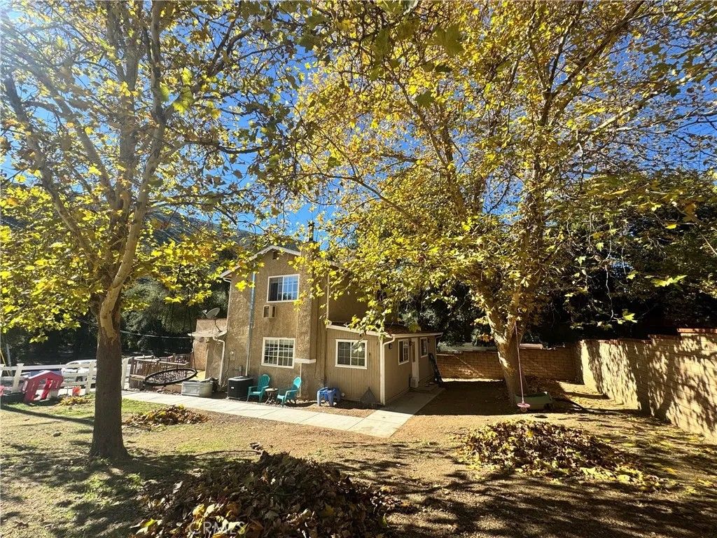 Photo of 15609 Spunky Canyon Road, Green Valley, CA 91390 (MLS # SR26001933)