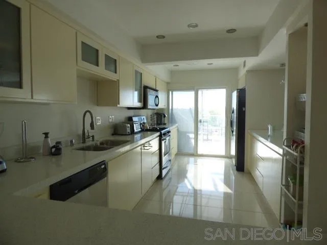 6743 Fashion Hills Blvd