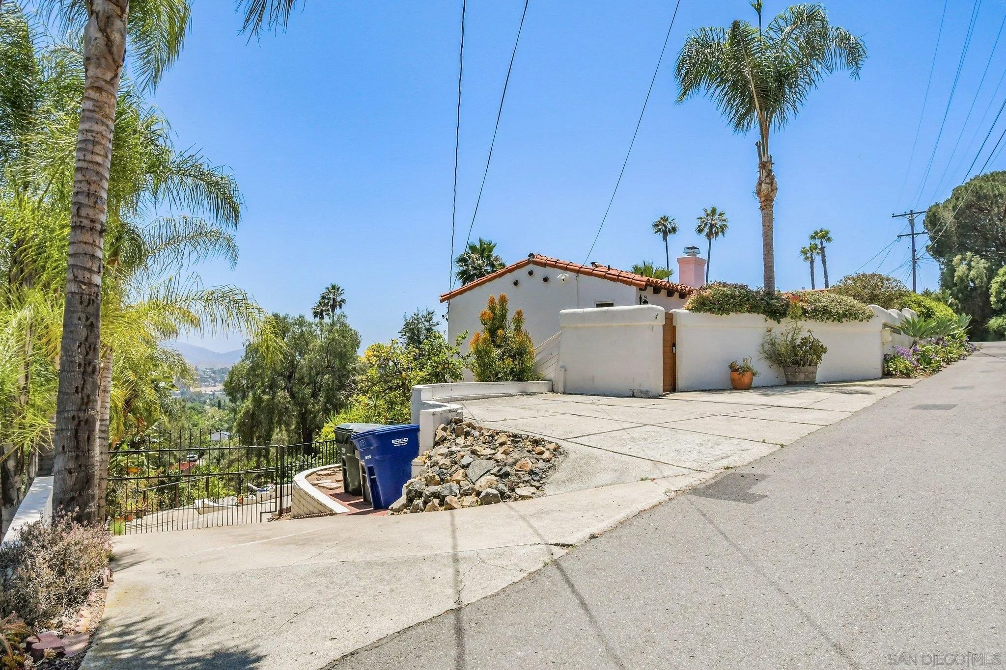 10735 QUEEN AVENUE