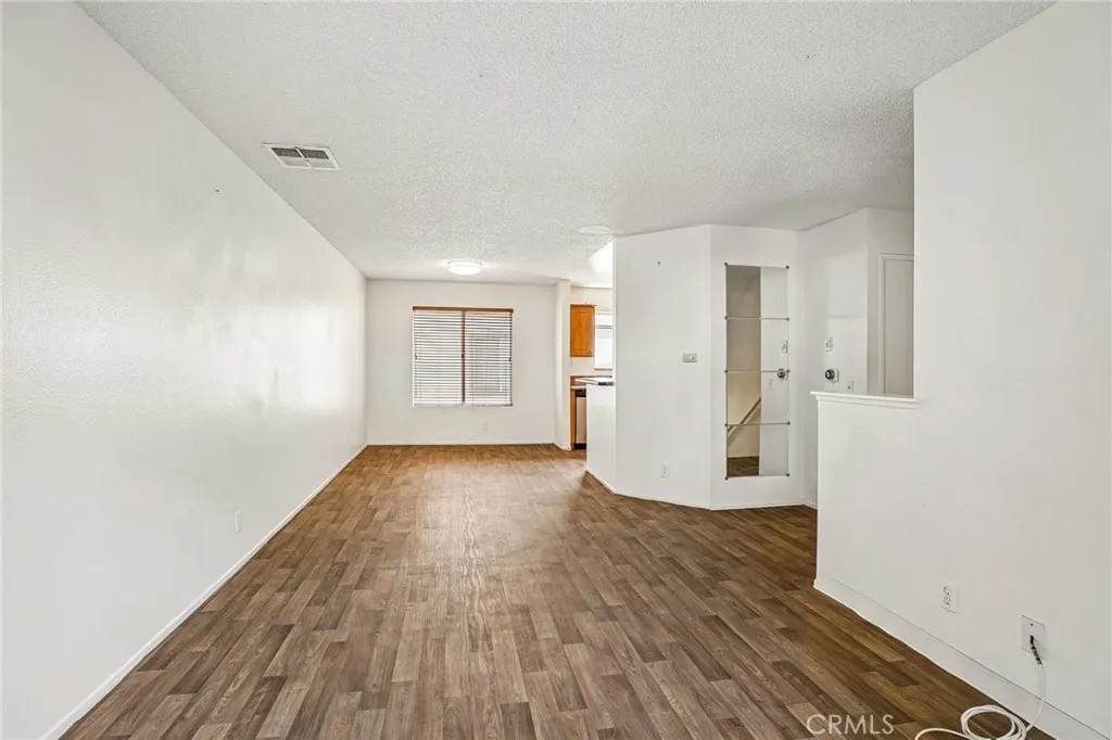 11150 Glenoaks Boulevard 271