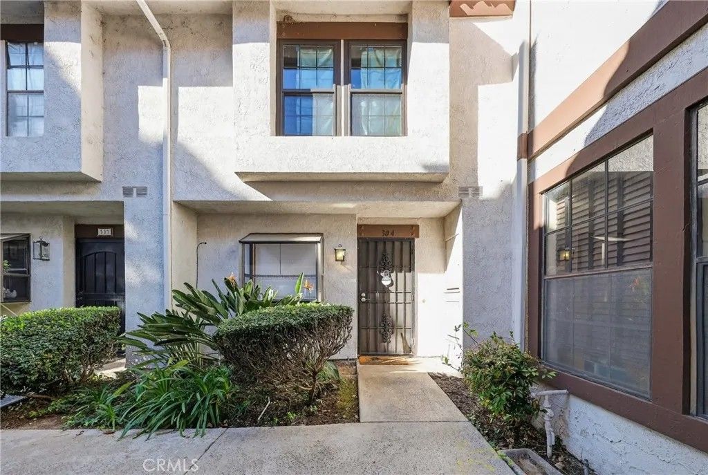 Photo of 304 Molokai Dr, Placentia, CA 92870 (MLS # PW26057521)