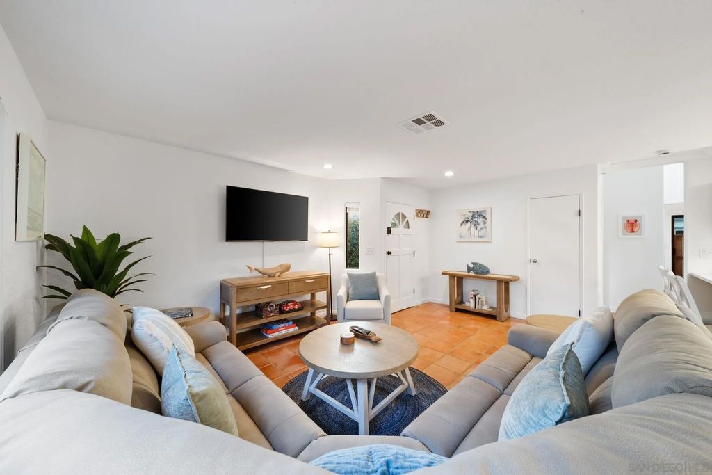 Photo of 721 Glenview, La Jolla, CA 92037 (MLS # 2600365)