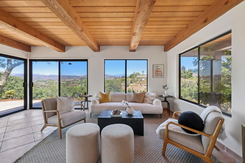 Photo of 974 Via Hillview, Fallbrook, CA 92028 (MLS # 250046295)