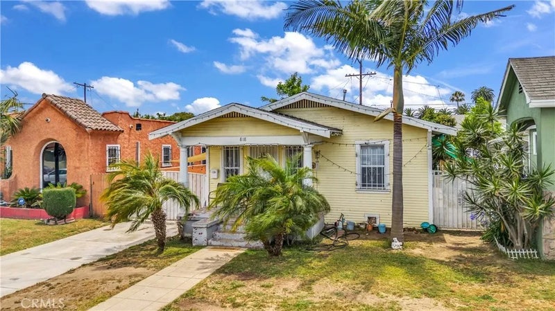 818 W 104th