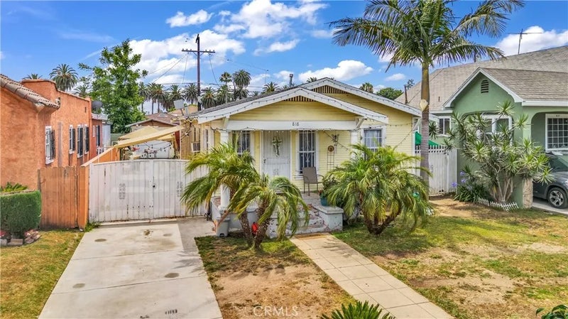 818 W 104th