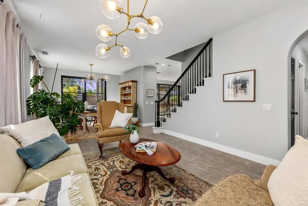6069 Paseo Monona