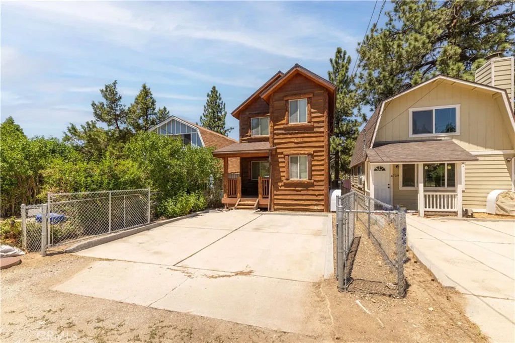 731 W Country Club