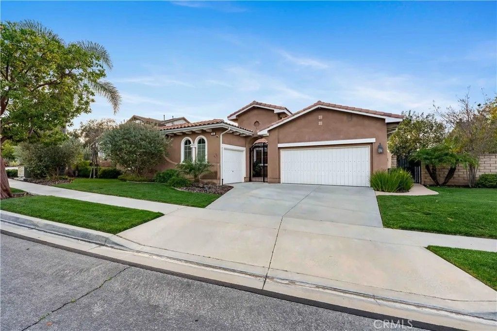 Photo of 889 Lindamere Court, Simi Valley, CA 93065 (MLS # SR26034432)