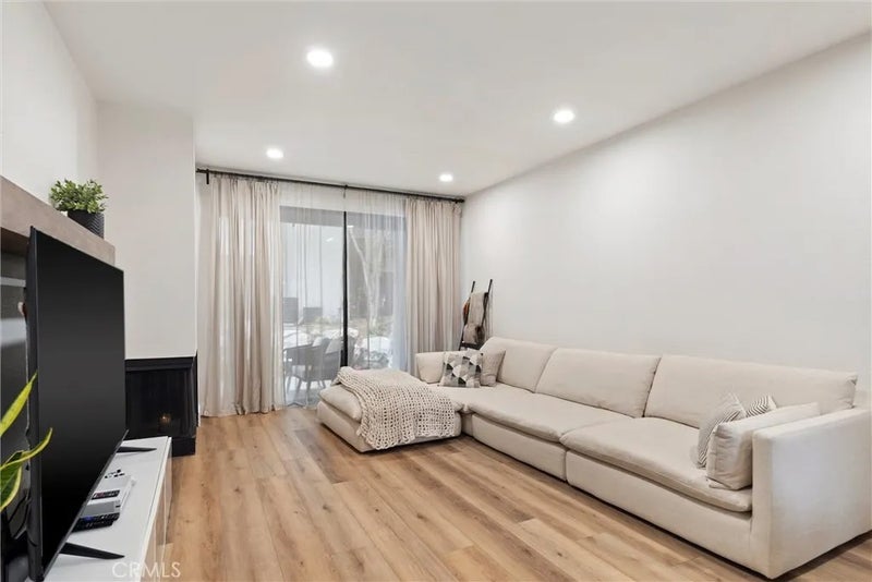 2504 W Macarthur Boulevard I