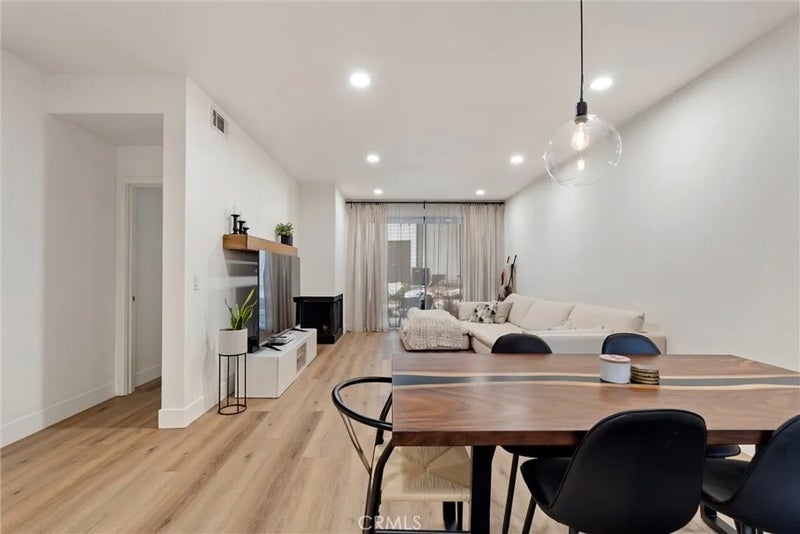 2504 W Macarthur Boulevard I