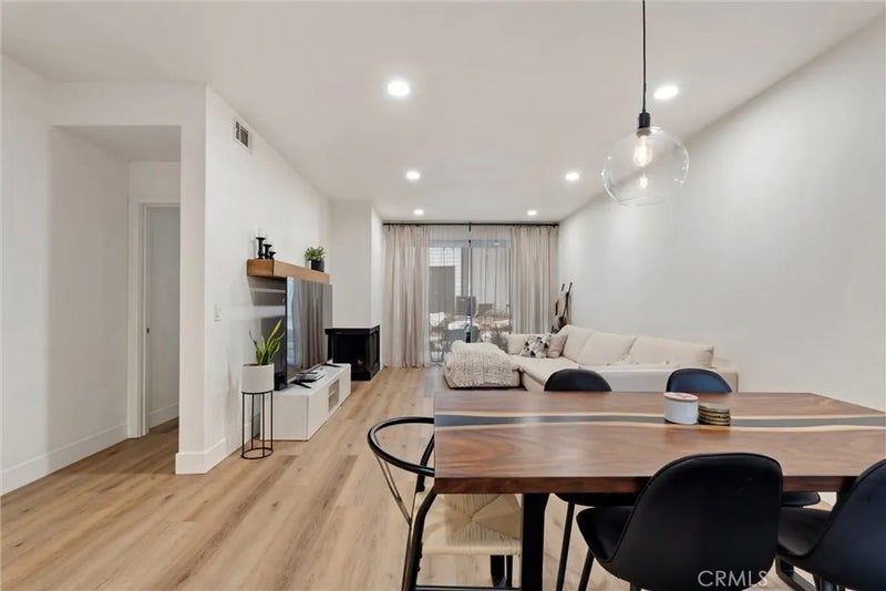 2504 W Macarthur Boulevard I
