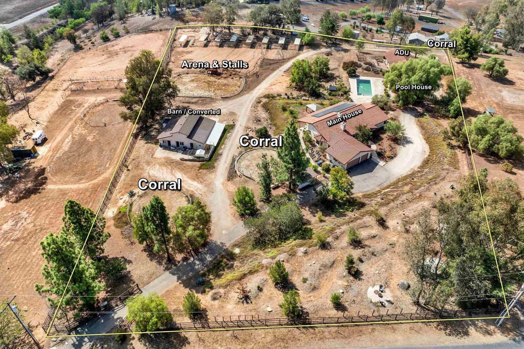 Photo of 20119 Para Siempre Vis, Ramona, CA 92065 (MLS # 260022953)