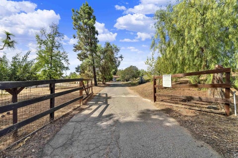 Photo of 20119 Para Siempre Vis, Ramona, CA 92065 (MLS # 260022953)