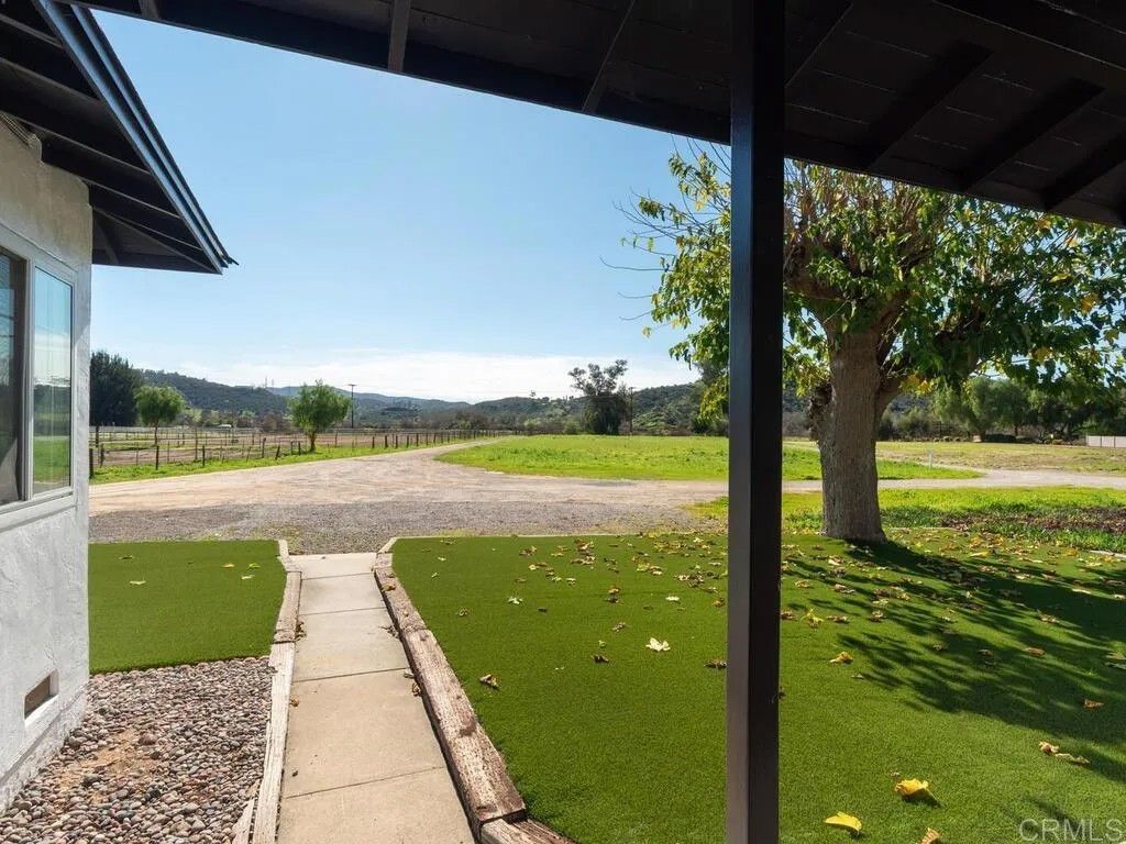 Photo of 13508 Willow Road, Lakeside, CA 92040 (MLS # NDP2600548)