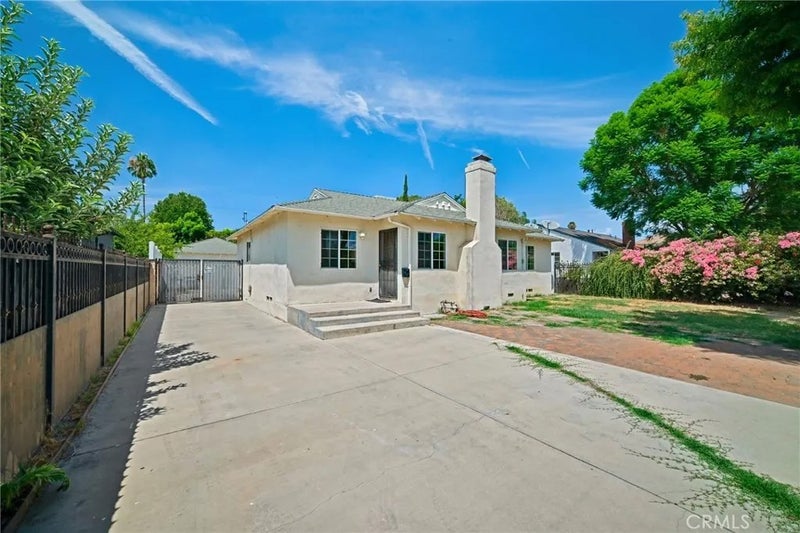 7419 Gaviota Avenue