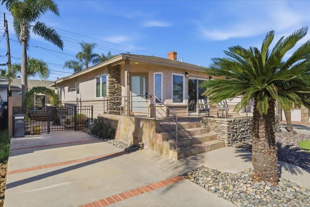 Photo of 3634 Crown Point Dr, San Diego, CA 92109 (MLS # 260007407)
