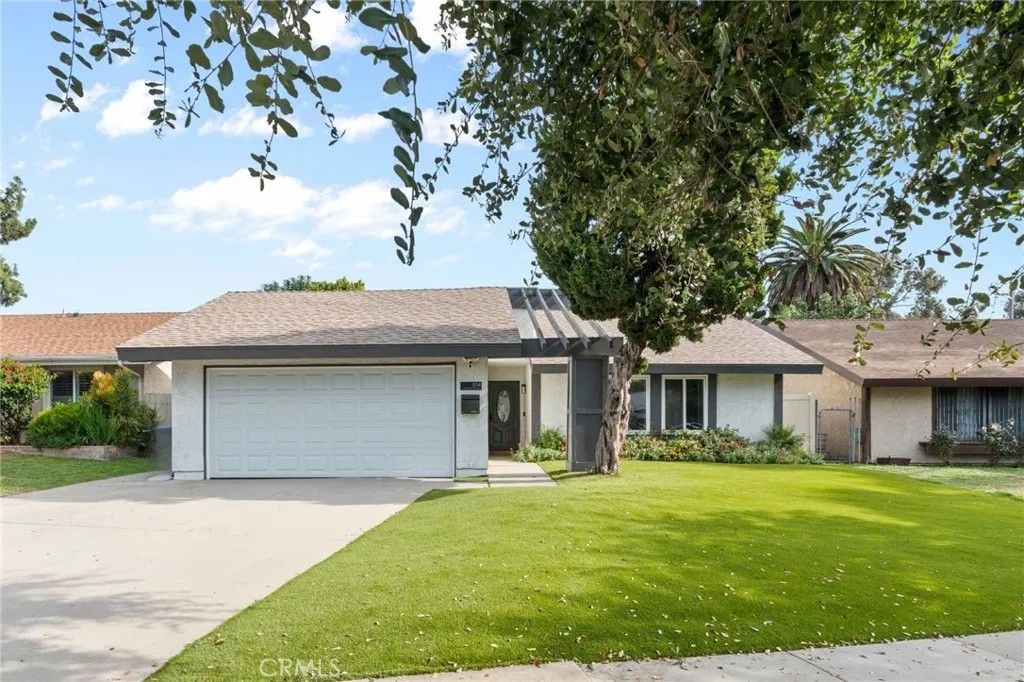 Photo of 914 Kirkwood Ave, Pasadena, CA 91103 (MLS # GD25279799)