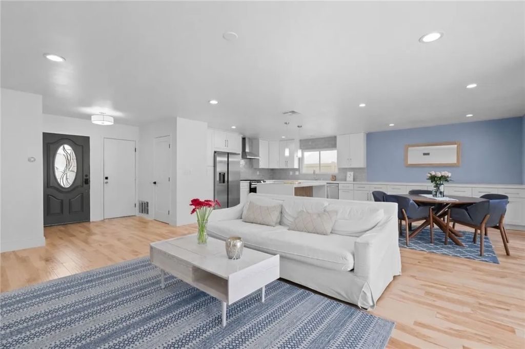 Photo of 914 Kirkwood Ave, Pasadena, CA 91103 (MLS # GD25279799)