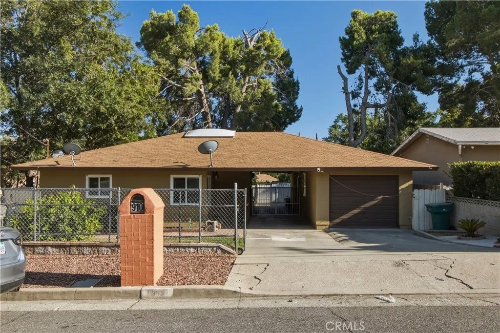 Photo of 910 W George ST, Banning, CA 92220 (MLS # IV26142957)