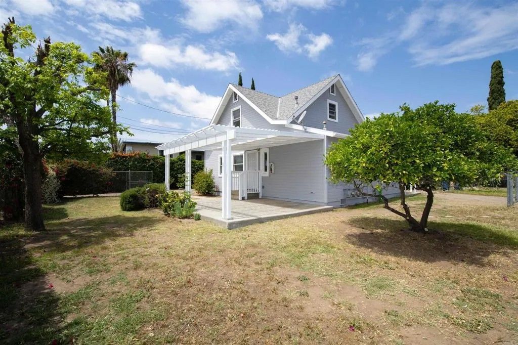 Photo of 405 N Juniper Street, Escondido, CA 92025 (MLS # NDP2604351)