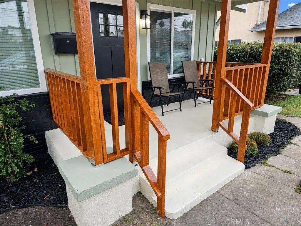 213 E Eagle