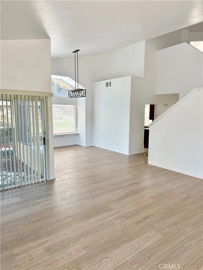 6906 Hastings