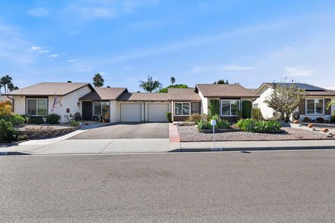 Photo of 4758 Westridge Dr, Oceanside, CA 92056 (MLS # 2600528)