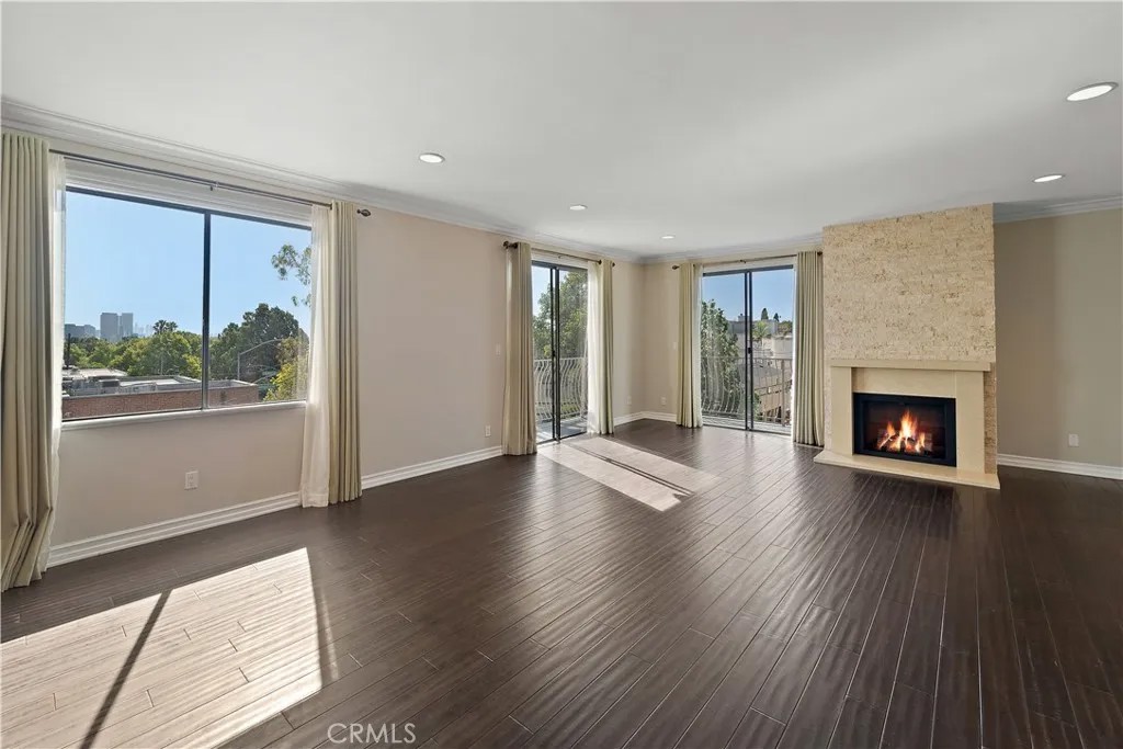 152 S Oakhurst Drive 304