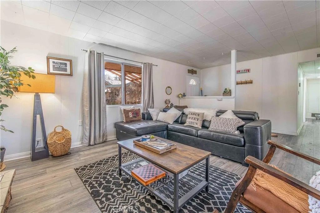 Photo of 410 Oriole Dr, Big Bear Lake, CA 92315 (MLS # IG26071548)