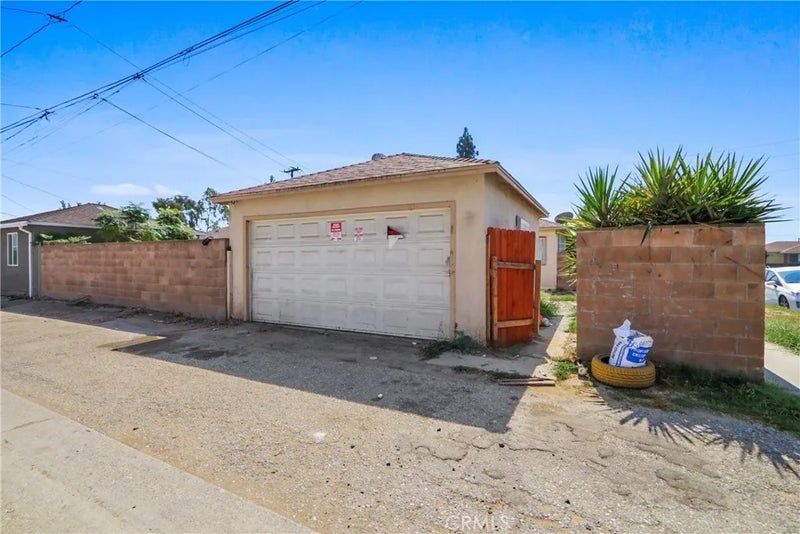 11439 Rosecrans