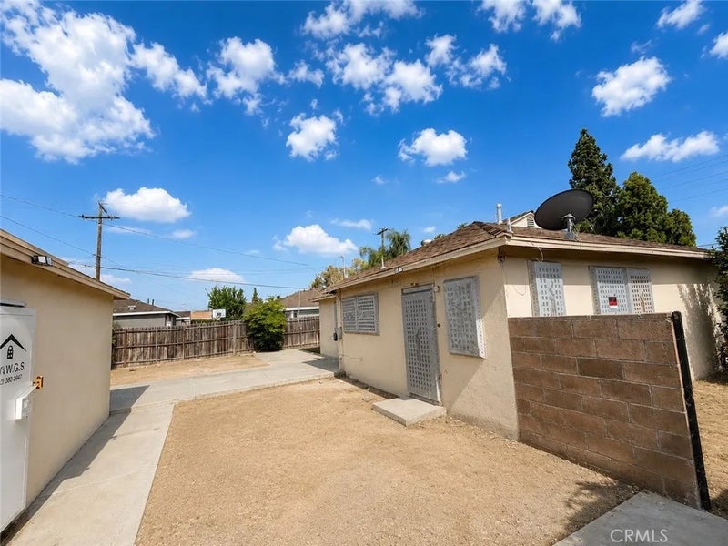 11439 Rosecrans