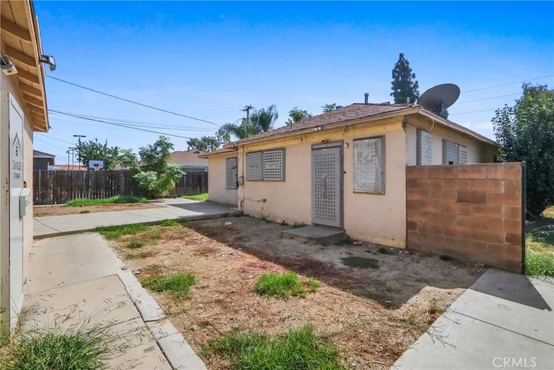 11439 Rosecrans