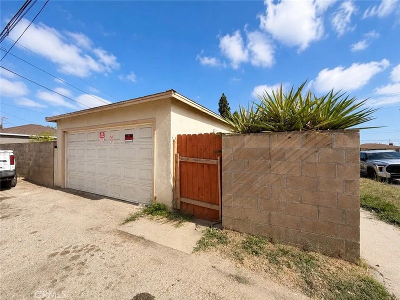 11439 Rosecrans