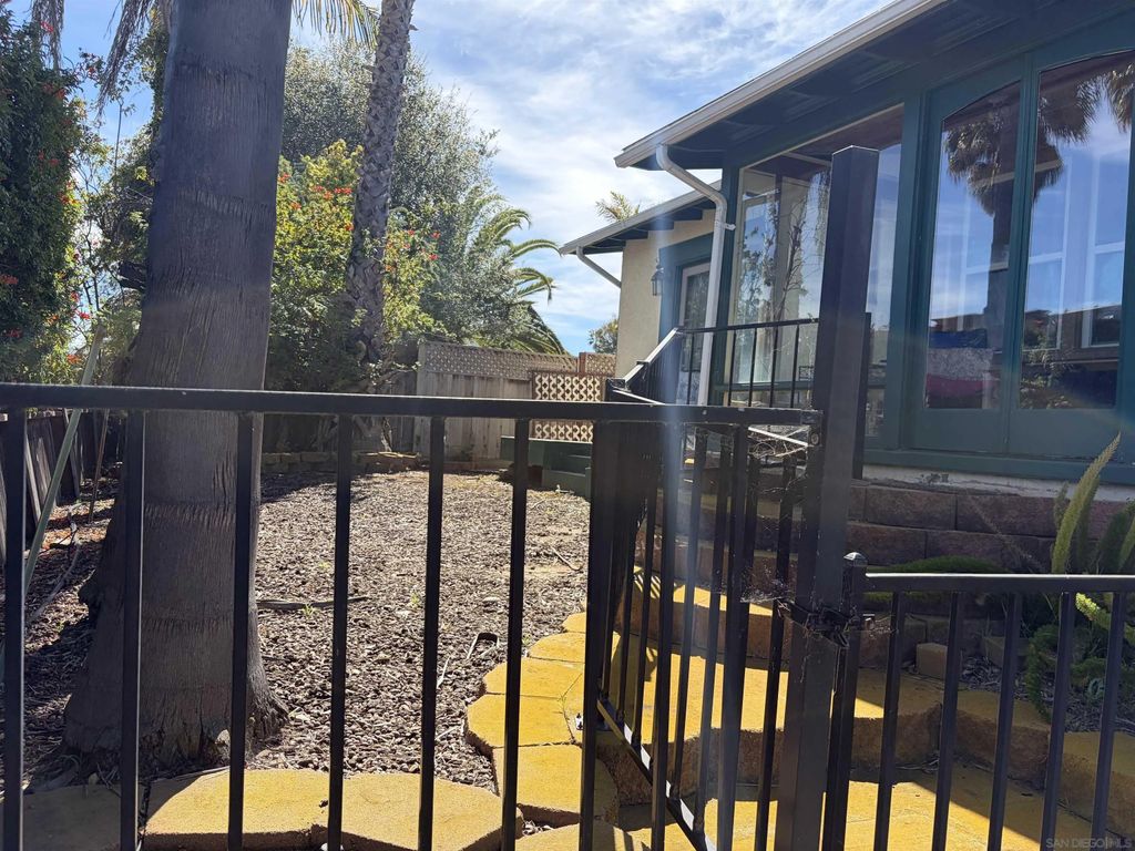 Photo of 415 S Weitzel St, Oceanside, CA 92054 (MLS # 260007769)