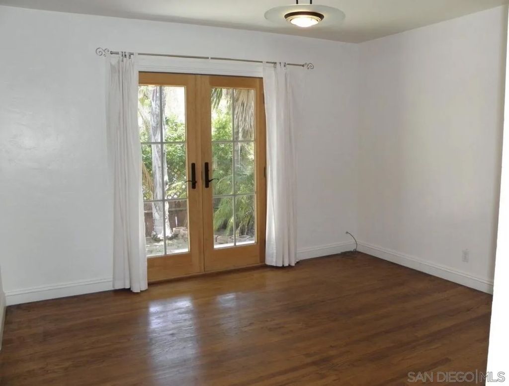 Photo of 415 S Weitzel St, Oceanside, CA 92054 (MLS # 260007769)