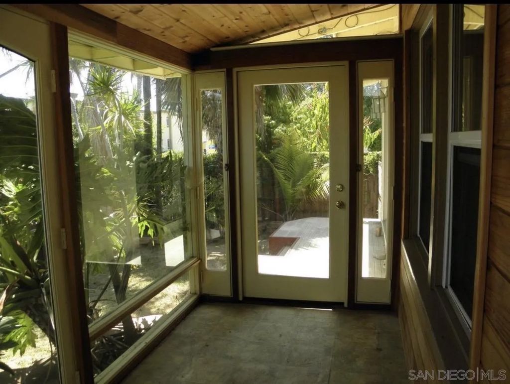 Photo of 415 S Weitzel St, Oceanside, CA 92054 (MLS # 260007769)