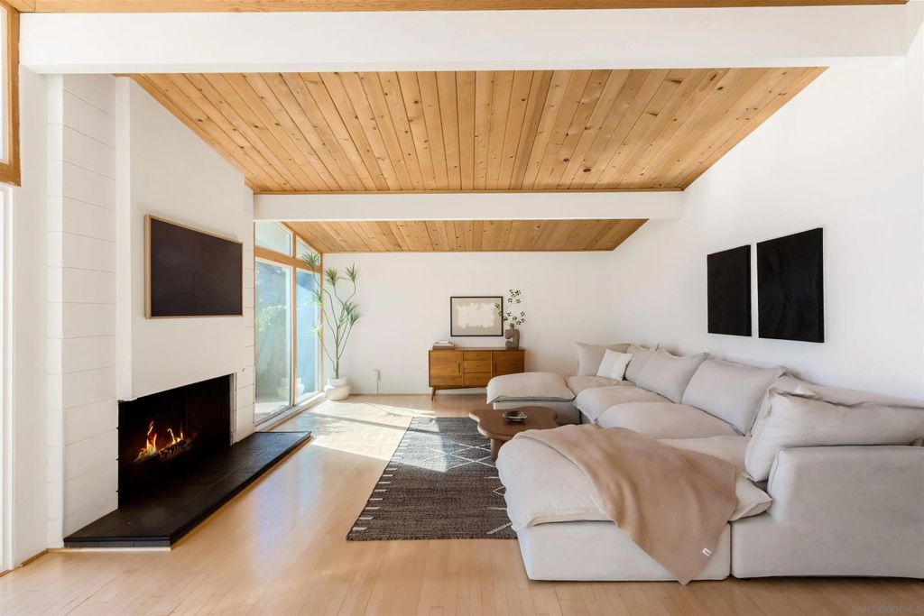 Photo of 3084 Cranbrook Court, La Jolla, CA 92037 (MLS # 250043857)