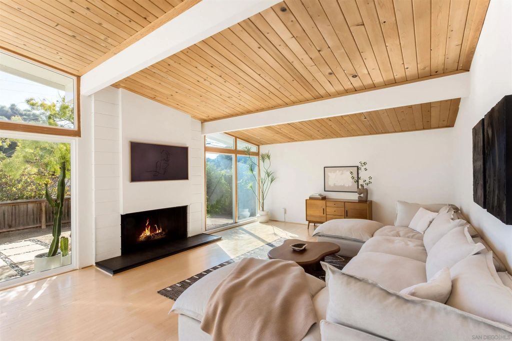 Photo of 3084 Cranbrook Court, La Jolla, CA 92037 (MLS # 250043857)