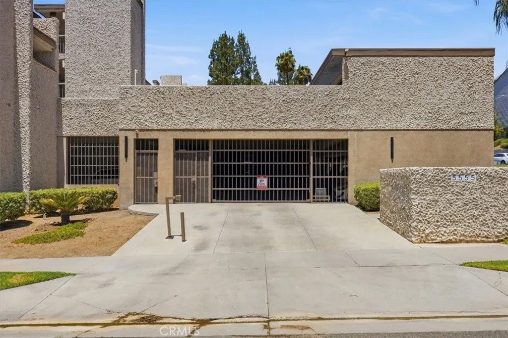 5555 Canyon Crest 2F