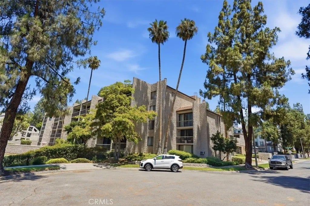 5555 Canyon Crest 2F