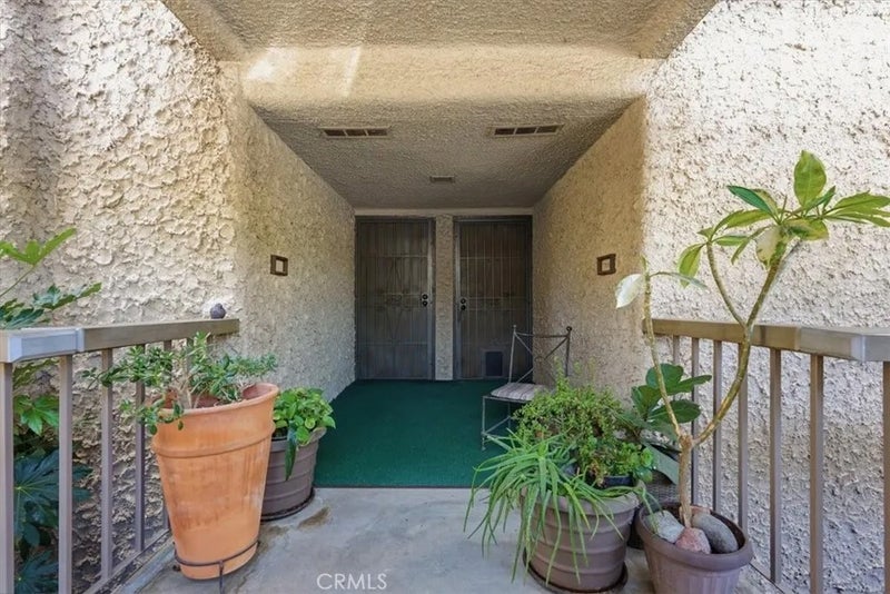 5555 Canyon Crest 2F