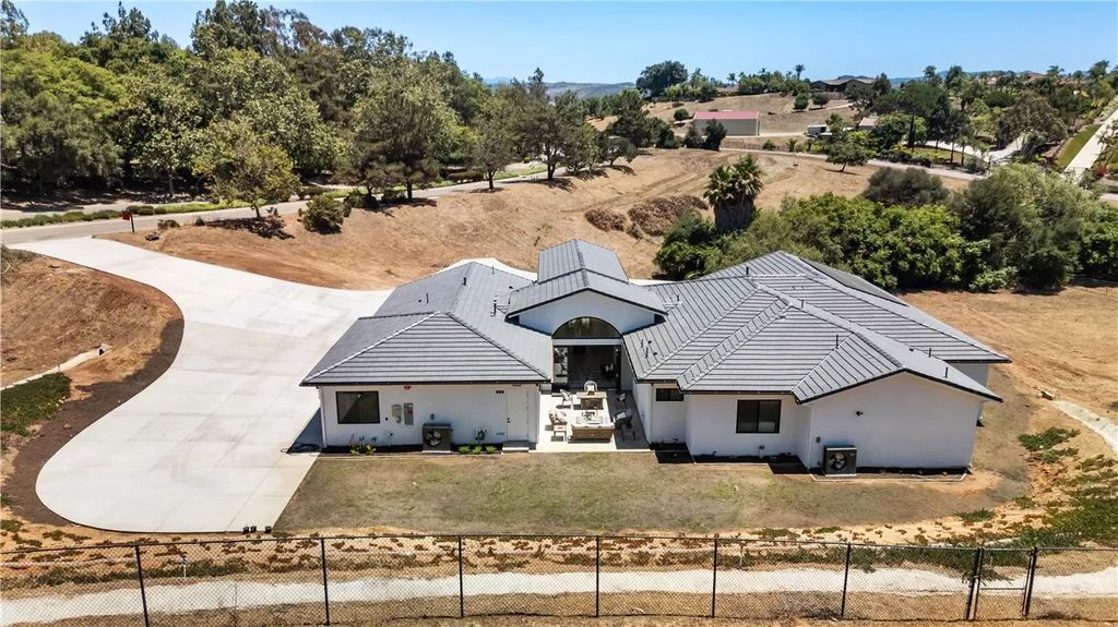 Photo of 2027 Via Monserate, Fallbrook, CA 92028 (MLS # OC25269068)