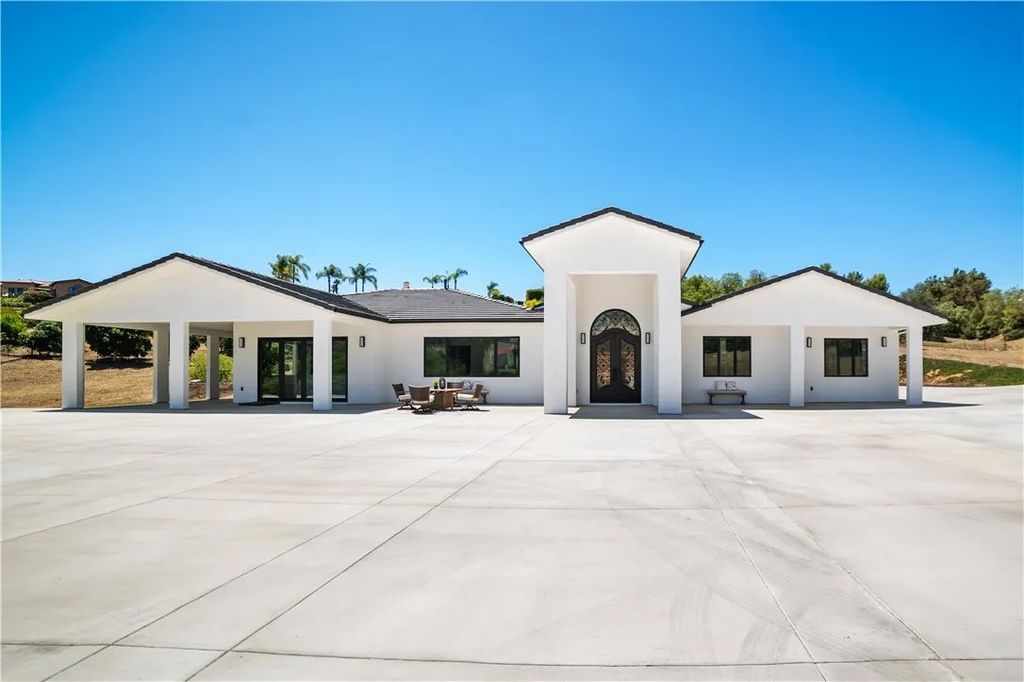 Photo of 2027 Via Monserate, Fallbrook, CA 92028 (MLS # OC25269068)