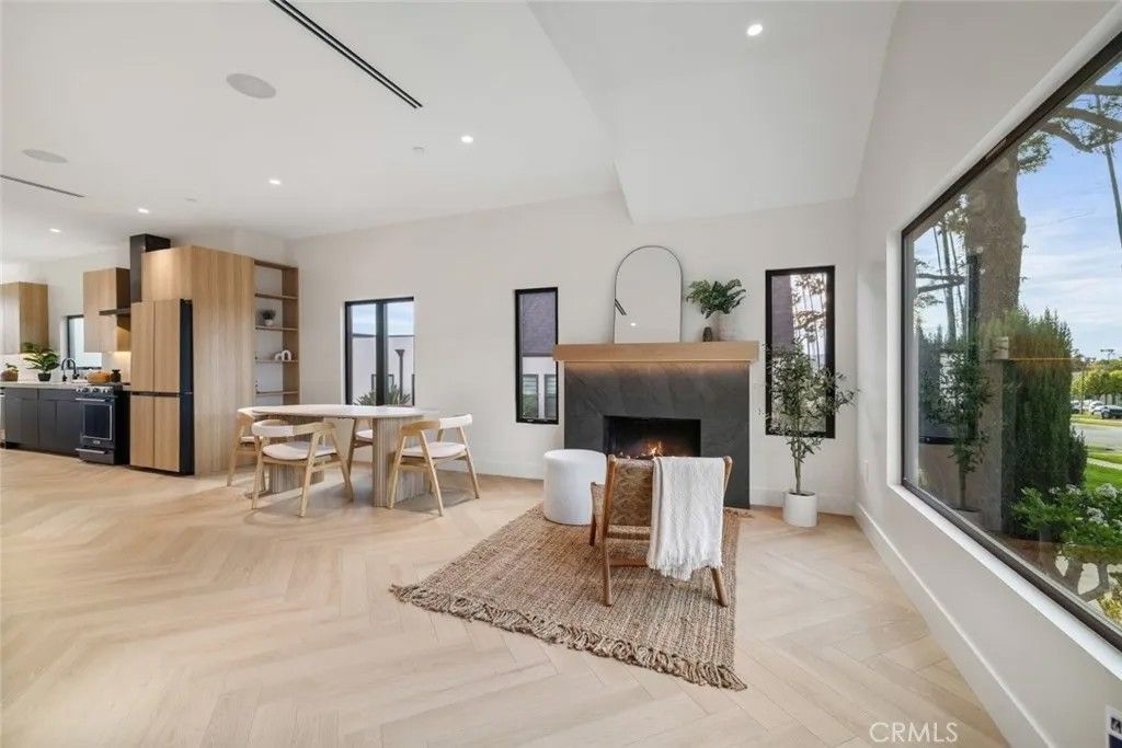 Photo of 1346 Linden Avenue, Glendale, CA 91201 (MLS # SR26005181)