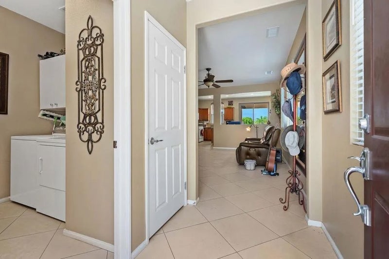 41563 Calle Pampas