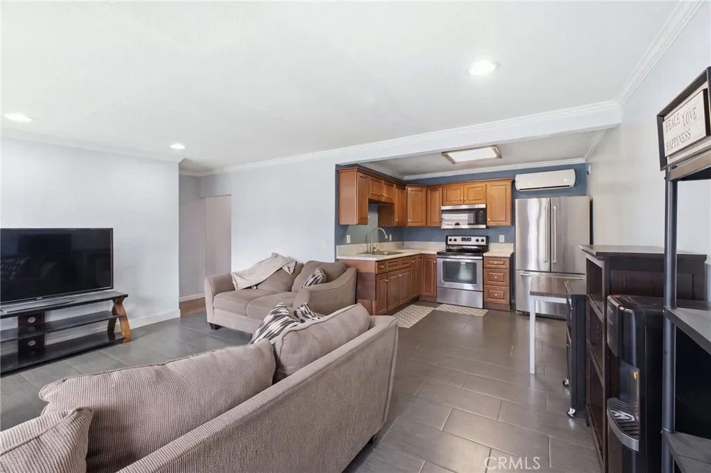 5789 Riverside