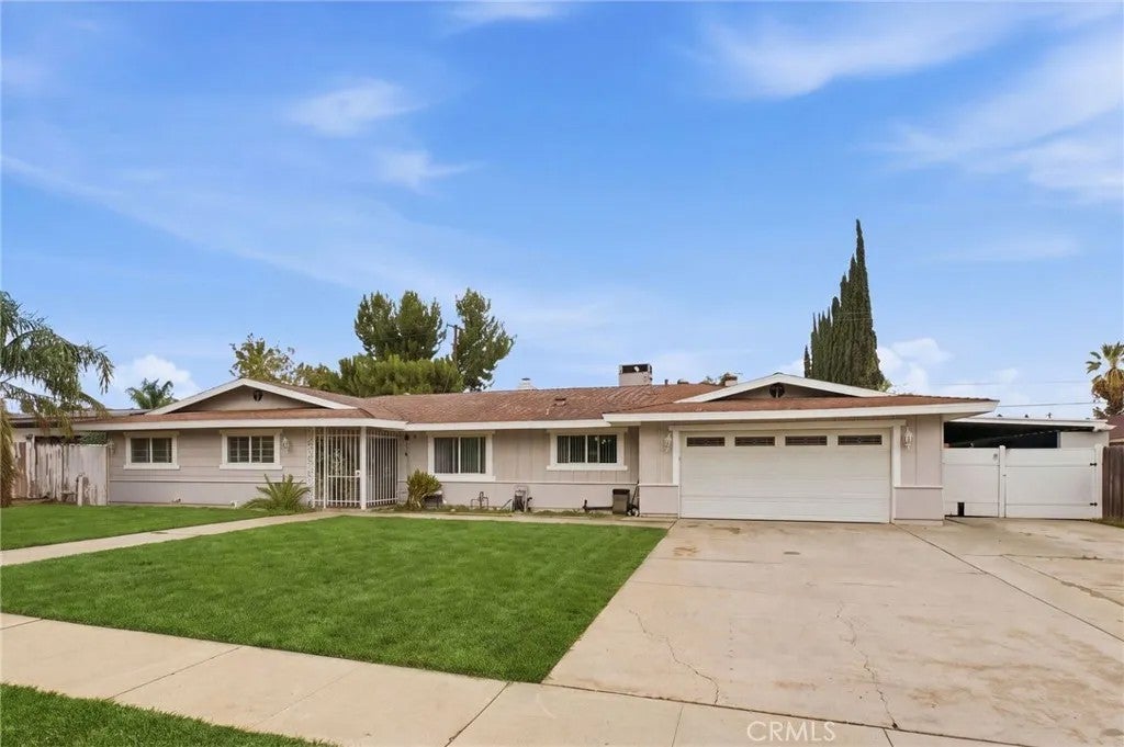 5789 Riverside