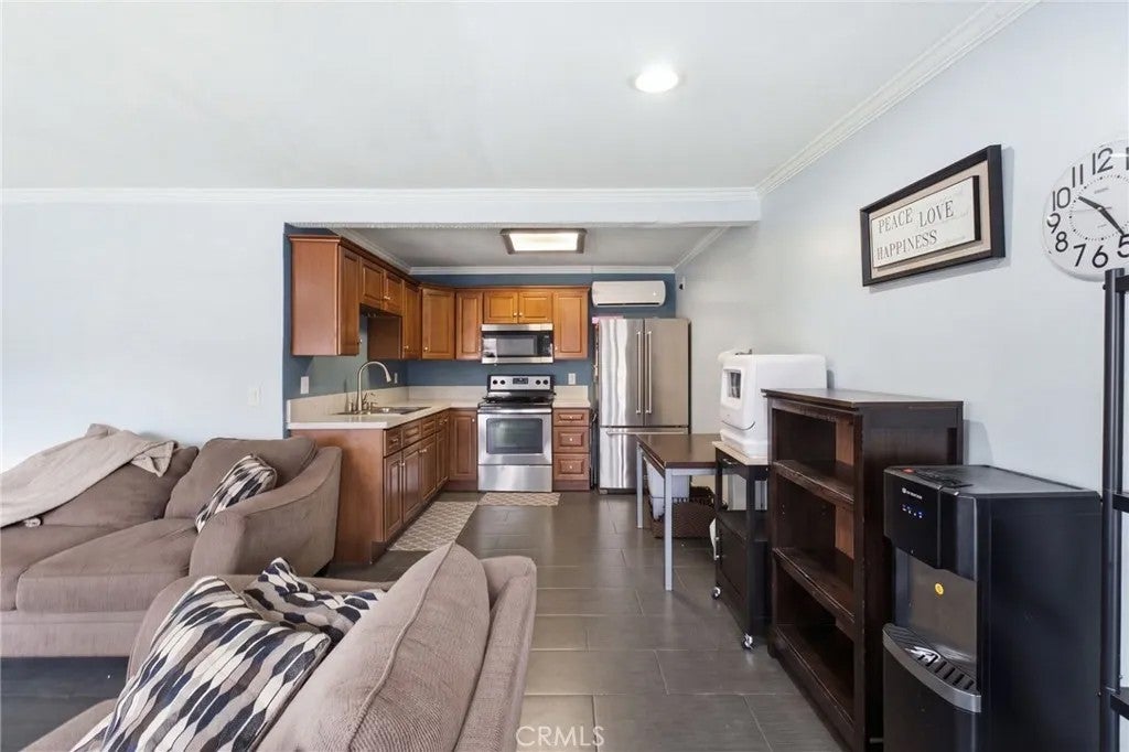 5789 Riverside