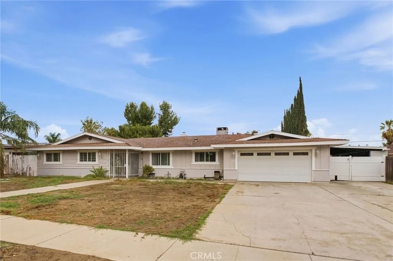 5789 Riverside