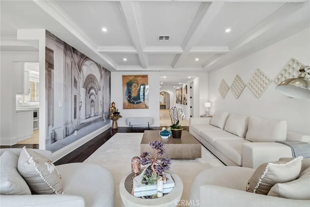 1835 Pandora Avenue 402